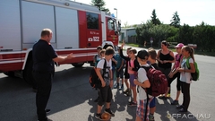 Bild: Volkschule Achau bei der Feuerwehr