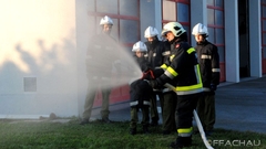 Bild: Saisonbeginn der Feuerwehrjugend: Hohlstrahlrohr