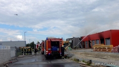 Bild: Lagerhallenbrand in Münchendorf