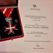 Bild: Auszeichnung für Feuerwehrkommandant Giwiser