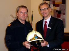 Bild: Raiffeisenbank unterstützt Feuerwehr Achau