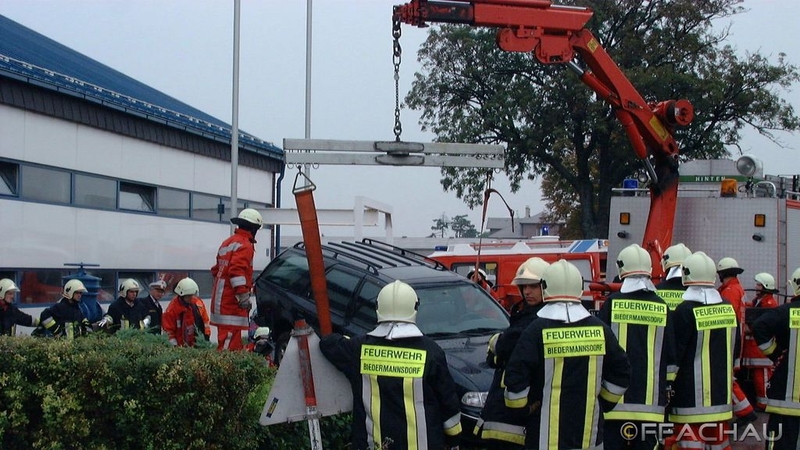 Freiwillige Feuerwehr Achau: Fahrzeugbergung Nösiwag Kurve