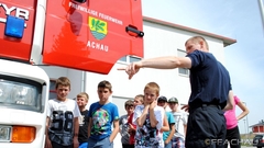 Bild: Volkschule Achau bei der Feuerwehr