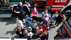 Bild: Volkschule Achau bei der Feuerwehr