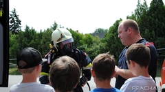 Bild: Volkschule Achau bei der Feuerwehr