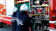 Bild: Saisonbeginn der Feuerwehrjugend: Hohlstrahlrohr
