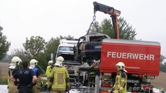 Bild: Frontalunfall PKW gegen LKW - L2079