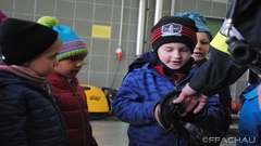 Bild: Besuch der Kindergarten von Achau bei der FF Achau - 2015