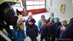 Bild: Besuch der Kindergarten von Achau bei der FF Achau - 2015