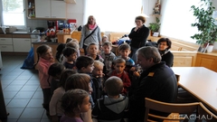 Bild: Besuch der Kindergarten von Achau bei der FF Achau - 2015