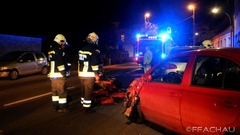 Bild: Verkehrsunfall - PKW gegen Hausmauer