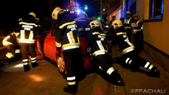 Bild: Verkehrsunfall - PKW gegen Hausmauer