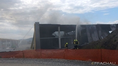Bild: Lagerhallenbrand in Münchendorf