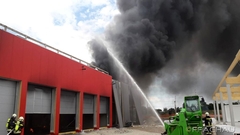 Bild: Lagerhallenbrand in Münchendorf
