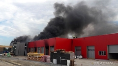 Bild: Lagerhallenbrand in Münchendorf
