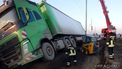 Bild: LKW-Bergung - ÖBB Pottendorferline