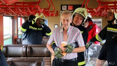 Bild: Personenrettung aus Zug