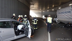 Bild: T2 - Verkehrsunfall mit eingeklemmter Person