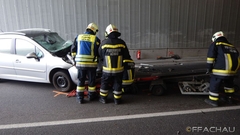 Bild: T2 - Verkehrsunfall mit eingeklemmter Person