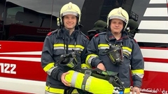 Bild: Zwei frisch ausgebildete Atemschutzgeräteträger bei der Freiwilligen Feuerwehr Achau.
