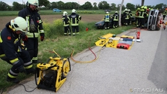 Bild: T2 - VU mehrere eingeklemmte Personen