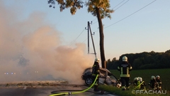 Bild: B1 - Fahrzeugbrand mit verm. eingeklemmter Person