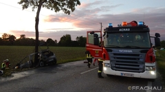 Bild: B1 - Fahrzeugbrand mit verm. eingeklemmter Person