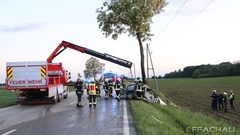 Bild: B1 - Fahrzeugbrand mit verm. eingeklemmter Person