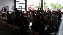 Bild: Geburtstagsfeier mit Feuerwehrkameraden