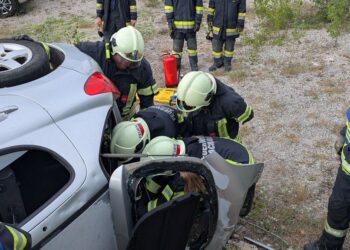 Technische Übung VU-eingeklemmte Person