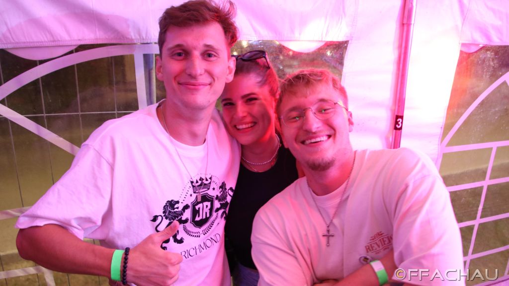 20260613_2152_Fest_215_